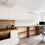 Charming Studio Close To Eiffel Tower By Guestready