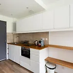 Charming Studio Close To Eiffel Tower By Guestready