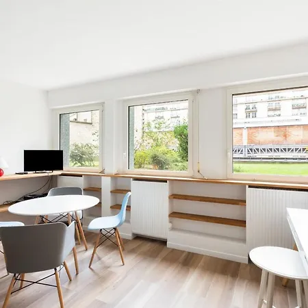 Charming Studio Close To Eiffel Tower By Guestready * Parigi