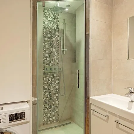 Appartamento Charming Studio Close To Eiffel Tower By Guestready